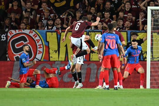Criză la FCSB, înainte de duelul cu CFR! Accidentarea care îngreunează viața campioanei