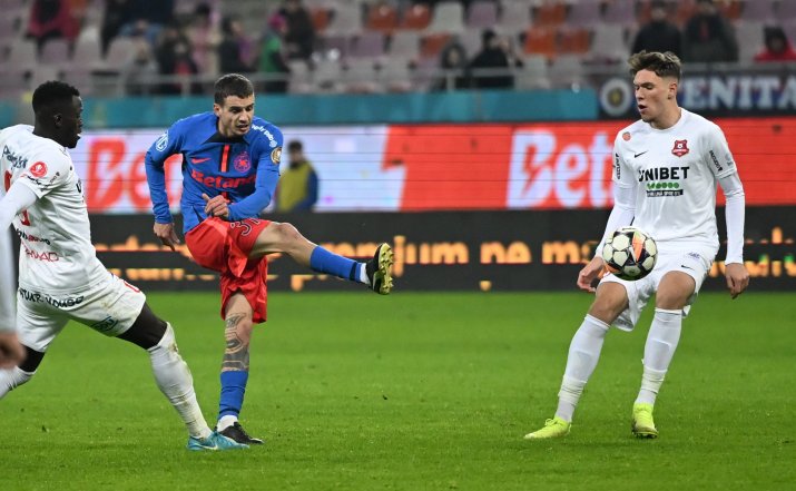 Cisotti (tricou albastru) a debutat la FCSB în remiza cu Hermannstadt, 1-1, în care a evoluat în repriza secundă