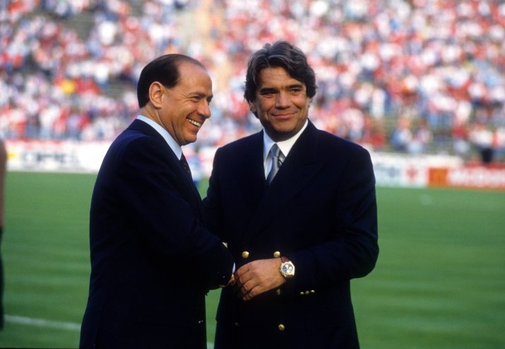 Bernard Tapie, alături de Silvio Berlusconi, înaintea finalei Ligii Campionilor din 1993 dintre Milan și Marseille