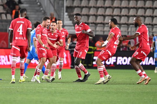 Oțelul, aproape de un transfer de top. Ovidiu Burcă a confirmat negocierile pentru mijlocașul lui Dinamo: "Are nevoie de o schimbare"