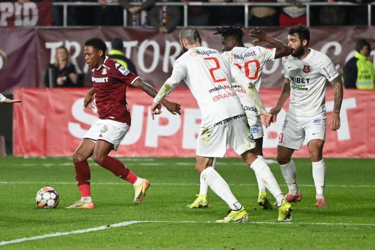 Certați de Șumudică, oficialii Rapidului au explicat de ce N'Jie nu a primit viza de Dubai: ”Am furnizat tot”