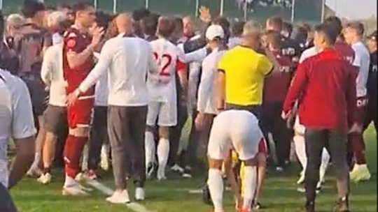 Bătaie în toată regula la ultimul amical al Rapidului din Emirate. De la ce a pornit totul