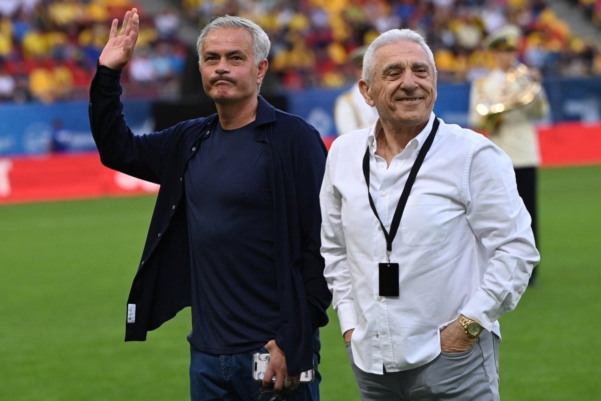 Fotografia primită de la Jose Mourinho după operație l-a lăsat fără replică pe Giovanni Becali: ”Avea 3 găuri”