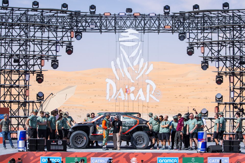 Nasser Al-Attiyah și Edouard Boulanger pe podiumul de premiere la finalul Raliului Dakar