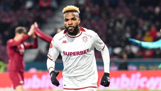 Aaron Boupendza, tras pe linie moartă de Rapid. Decizia luată de giuleșteni în cazul atacantului