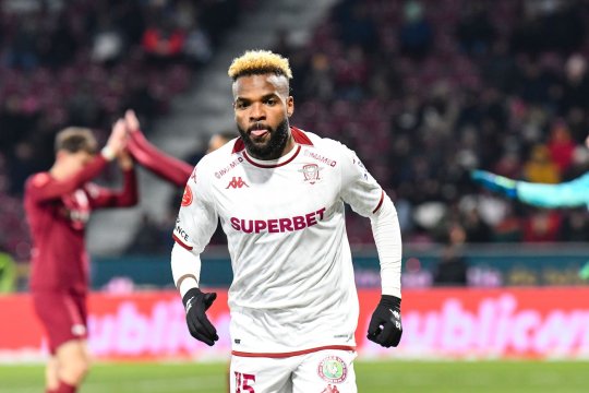 Aaron Boupendza, tras pe linie moartă de Rapid. Decizia luată de giuleșteni în cazul atacantului