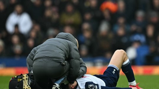 Radu Drăgușin s-a umplut de sânge în Everton - Tottenham. Fundașul român, criticat de britanici: ”A păcălit fotbalul”
