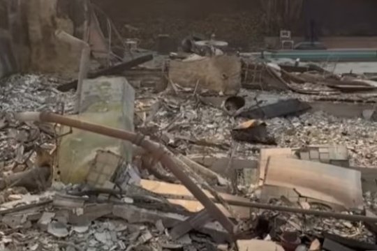 Fostul campion olimpic, bolnav de diabet, și-a pierdut casa de 2.600.000 de dolari în incendii. Imagini terifiante