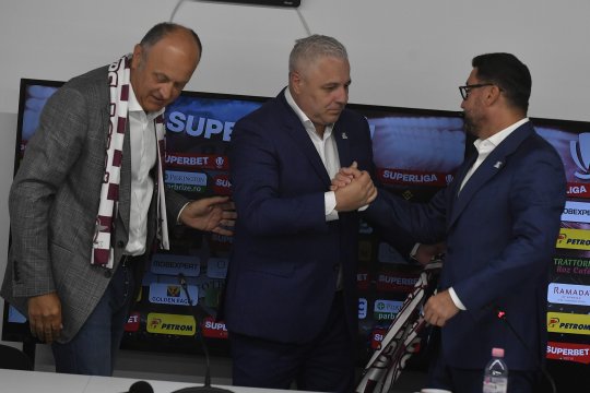 Întrebat dacă se simte susținut la Rapid, Marius Șumudică s-a ridicat și a părăsit conferința de presă! Cele patru cuvinte rostite înainte de a pleca