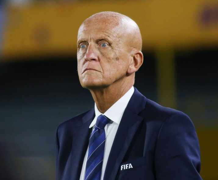 Collina s-a retras din activitatea de arbitru în 2005