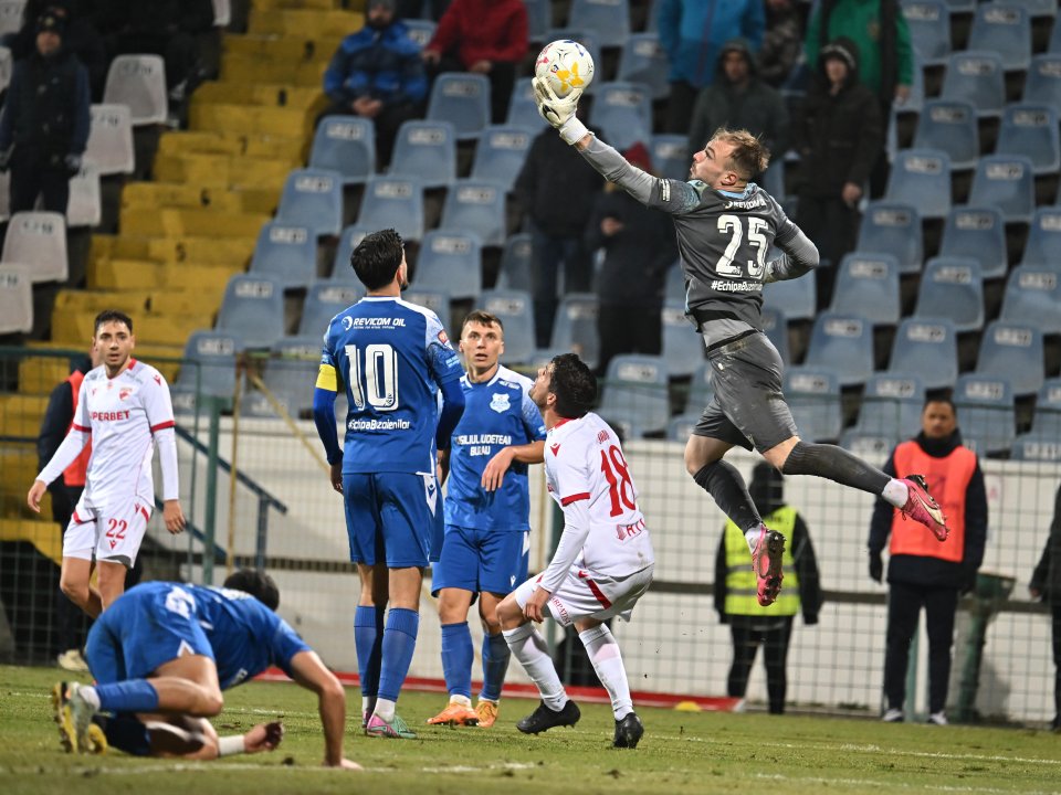 Meci dintre Dinamo și Gloria Buzău