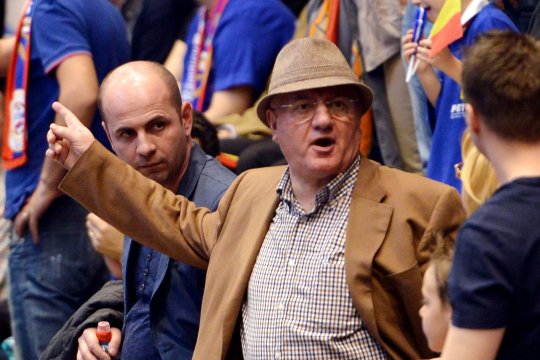 Dumitru Dragomir a intrat în vestiarul echipei și a ordonat blatul! Câți bani le-a promis jucătorilor și cum s-a terminat meciul: ”Direct la Melody cu ei!”