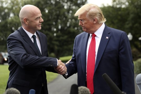 Președintele FIFA a fost la învestirea lui Donald Trump: ”Vom face nu doar SUA măreață din nou, ci și întreaga lume!”