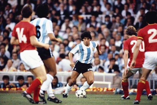 Fostul internațional român a rămas uluit după întâlnirea cu Diego Maradona: "Nu a coborât 3 zile"