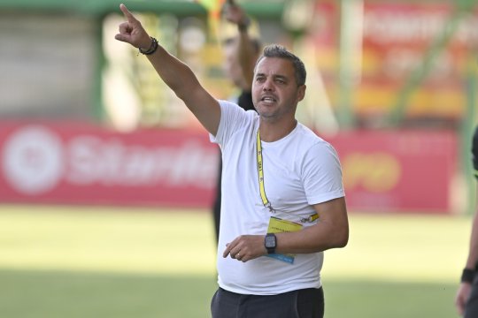Constantin Schumacher a semnat și a fost prezentat oficial: ”Îi urăm succes”