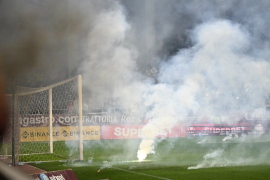 Atmosferă de meci mare în Giulești. Fanii Rapidului au făcut spectacol la confruntarea cu Universitatea Craiova