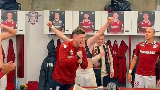 Pizza, cântece și voie bună. Sărbătoare mare în vestiarul Rapidului, după victoria cu Craiova: ”De când am venit pe Giulești, ne-am îndrăgostit de o echipă ca în povești!”