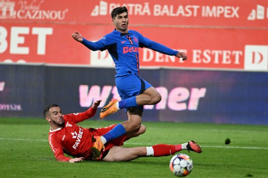 FCSB a deschis scorul în meciul cu UTA, după un penalty controversat acordat din camera VAR