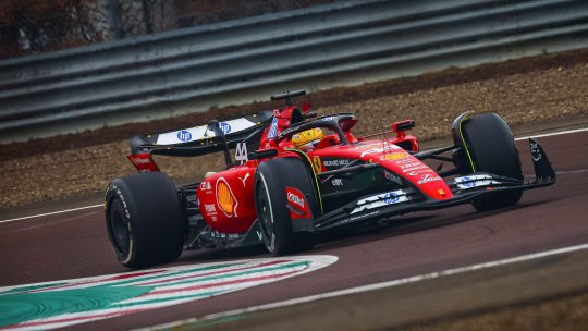 Hamilton, început cu stângul la Ferrari. Ce s-a întâmplat pe circuitul din Barcelona