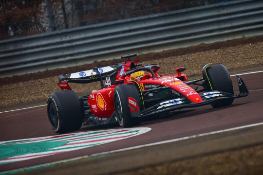 Hamilton, început cu stângul la Ferrari. Ce s-a întâmplat pe circuitul din Barcelona