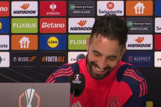 "Cum ați reactiona dacă Ratcliffe v-ar suna să băgați un jucător în primul 11?". Moment hilar la conferința lui Manchester United la București. Răspunsul lui Ruben Amorim