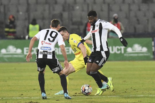 Ioan Ovidiu Sabău, despre posibilele transferuri ale lui Thiam și Blănuță la FCSB: "Sunt strategii" + Fotbalistul așteptat să semneze cu U Cluj