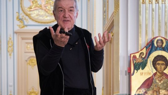 Gigi Becali s-a dus peste jucătorii FCSB să-i învețe cum să lovească mingea, dar s-a făcut de râs: ”S-a prins de gresia aia și...”