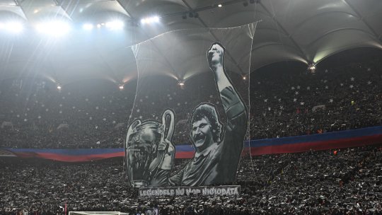 Spectacol în tribune la meciul FCSB - Manchester United. Scenografie specială în memoria lui Helmut Duckadam
