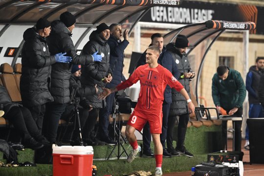 Toți ochii pe Bîrligea. Atacantul va fi supervizat de mai mulți scouteri la meciul cu Manchester United: "Trebuie să aibă grijă la fundași"