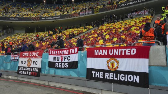 Cum s-a îmbrăcat un fan englez venit la București pentru FCSB - Manchester United. "Ținuta" a atras toate privirile
