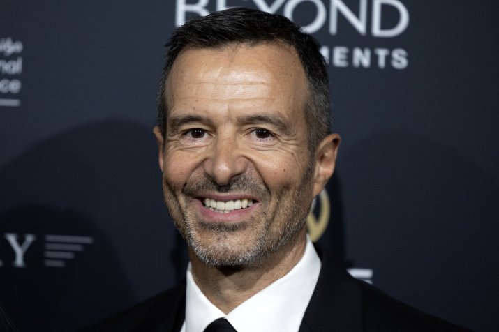 Jorge Mendes este unul dintre cei mai cunoscuți impresari din fotbalul mondial, el fiind binecunoscut ca reprezentant legal al lui Jose Mourinho