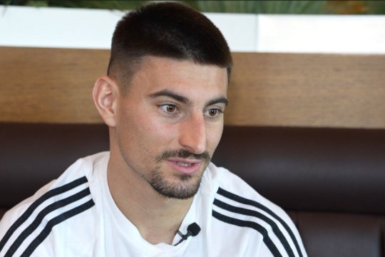 Viața între accidentări grave, națională, porumbei și speranța de a deveni campion cu U Cluj. Iulian Cristea spune tot despre experiențele la FCSB și Rapid, dar și care e secretul ascensiunii "șepcilor roșii"