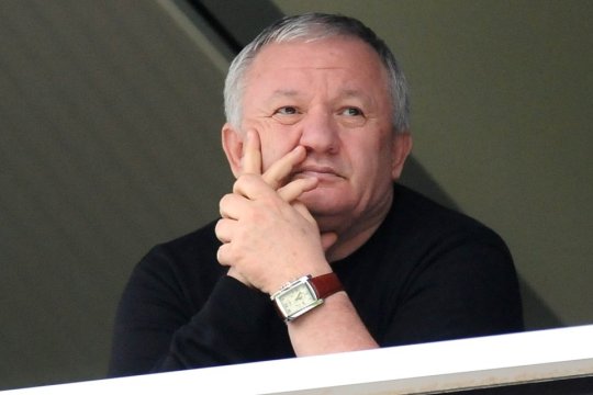 Adrian Porumboiu, replică pentru Mircea Lucescu + Ce a găsit în camera lui de hotel: ”Umblau cu tot felul de prostii”