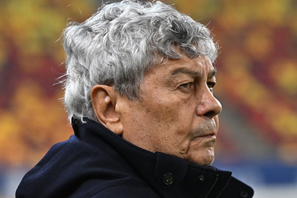 Mircea Lucescu, în timpul unui meci al naționalei României