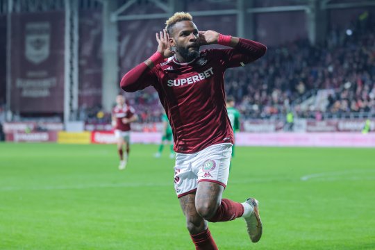 Aaron Boupendza, la mare căutare! Atacantul are oferte pe bani mulți și vrea să plece de la Rapid