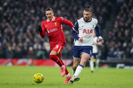 Presa din Anglia, la picioarele lui Radu Drăgușin: "Eroul echipei". Ce scriu englezii după Tottenham - Liverpool 1-0