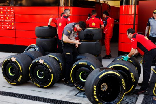 Avertisment de la Pirelli. Degradarea termică a pneurilor va reprezenta o problemă în Singapore
