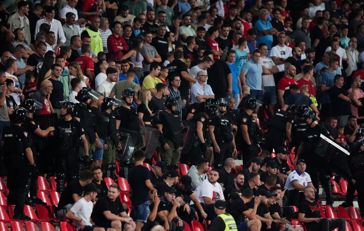 Meciul dintre Serbia și Albania, disputat în preliminariile Euro 2016, s-a decis la masa verde după ce a fost întrerupt din cauza incidentelor