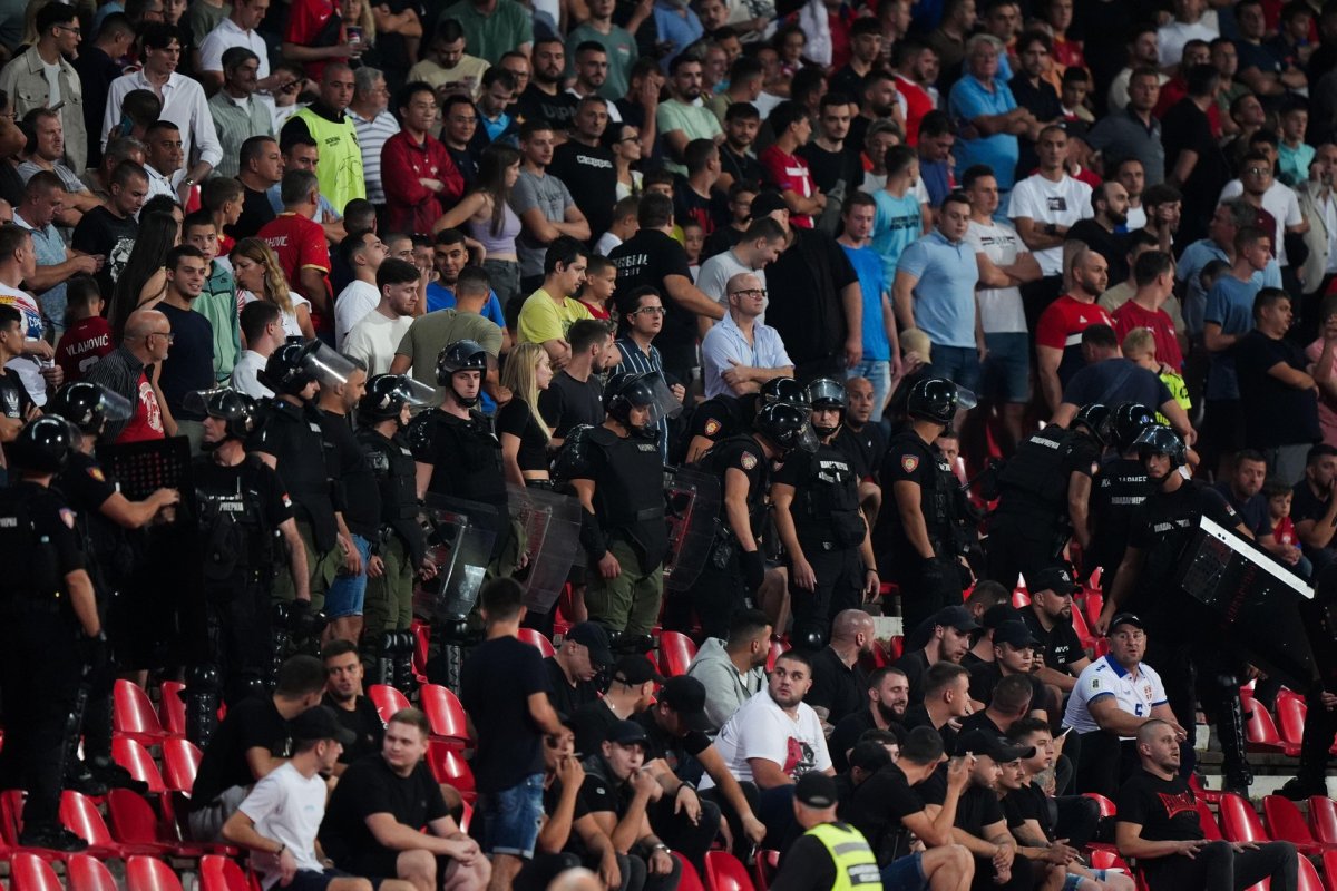 Meciul dintre Serbia și Albania, disputat în preliminariile Euro 2016, s-a decis la masa verde după ce a fost întrerupt din cauza incidentelor