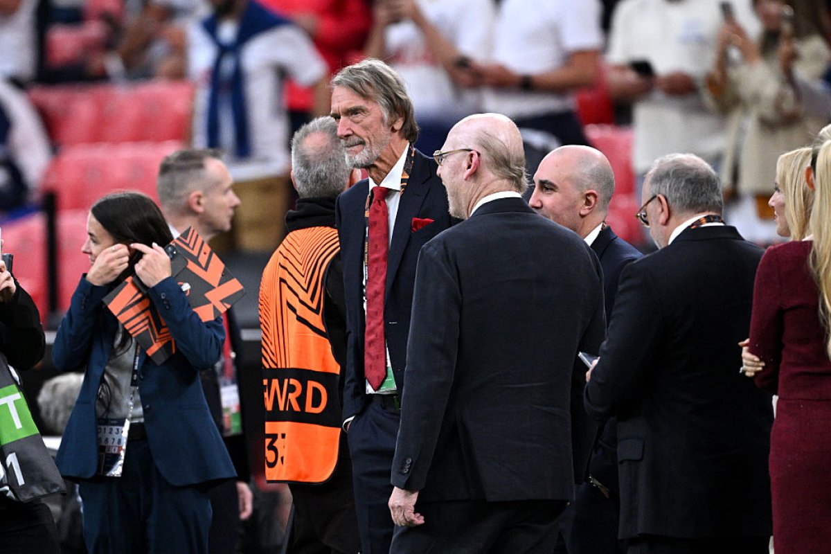 Manchester United și-ar putea schimba conducerea. familia Glazer este pregătită să ății vândă acțiunile