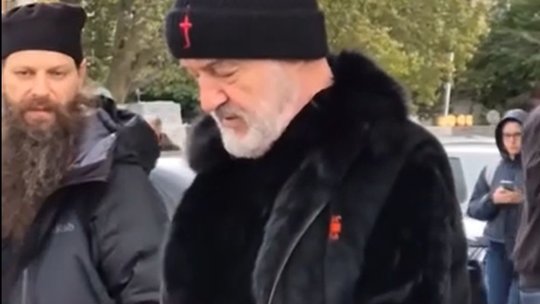 Gigi Becali a aruncat pe jos Noul Testament, tradus de Dumitru Cornilescu: ”Tu ce religie ești?”. Imaginile s-au viralizat pe rețelele sociale