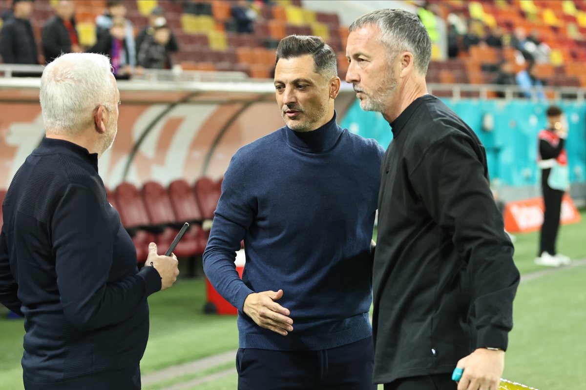 Mirel Rădoi, antrenor Universitatea Craiova, și Mihai Stoica, oficial FCSB