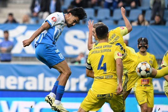 Universitatea Craiova - Unirea Slobozia 1-0, ACUM, pe iAMsport.ro. Baiaram deschide scorul la scurt timp după ce oaspeții primesc cartonașul roșu