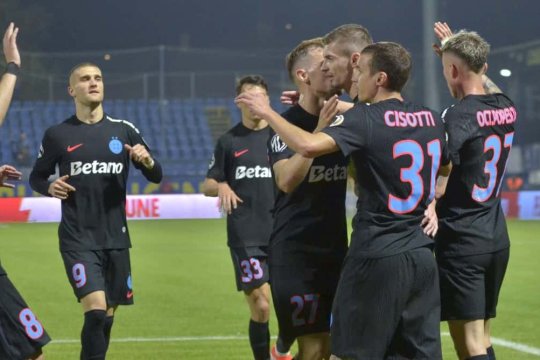 Continuă criza la FCSB! Încă un fundaș central a devenit indisponibil