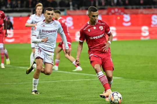 Dinamo - Rapid, de la 20:30, pe iAMsport.ro. Se anunță derby incendiar pe Arena Națională!