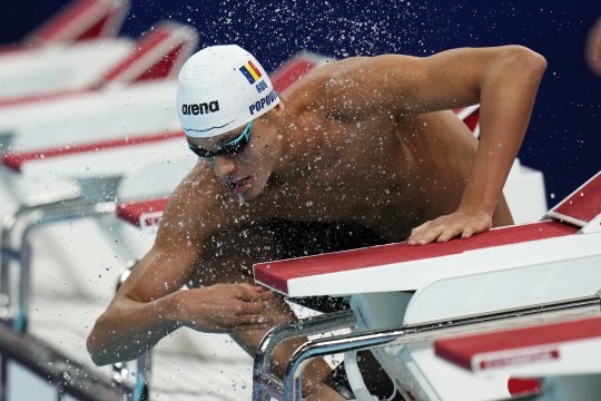 David Popovici, surprins într-o postură inedită. A schimbat sportul pentru câteva ore