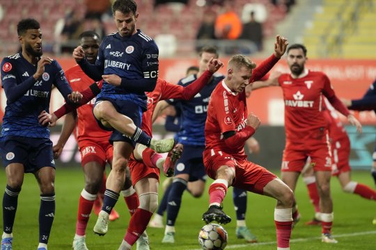 UTA - Oțelul, ora 17:30, pe iAMsport.ro. Cine câștigă ajunge pe loc de play-off la finalul acestei etape
