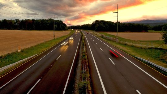 Noile reguli auto din 2026. Ce schimbări sunt pregătite pentru șoferi și constructori