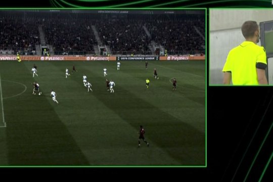 Lovitură după lovitură primită de Craiova! Screciu a fost eliminat, imediat după primul gol primit