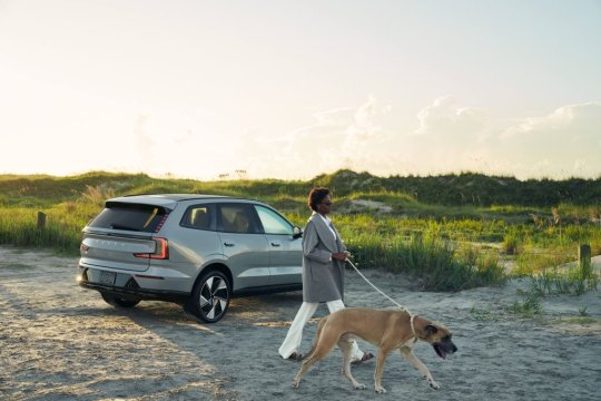 Volvo și Sergio Hudson – design scandinav și modă americană într-o colecție aniversară